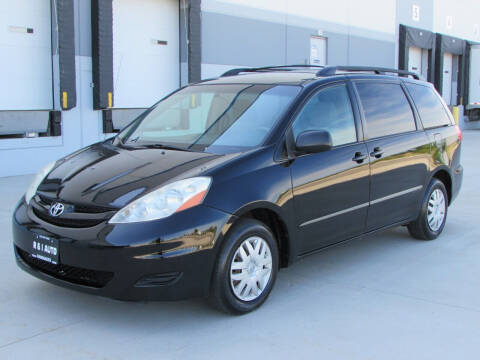 2009 Toyota Sienna for sale at R & I Auto in Lake Bluff IL