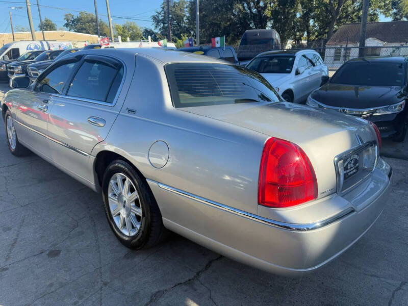 2007 Lincoln Town Car Signature Limited