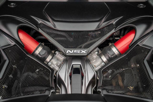 2017 Acura NSX 32