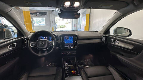 2023 Volvo XC40 B5 Plus Bright Theme