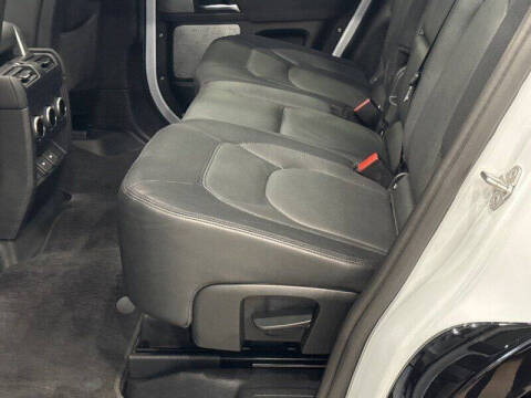 2023 Land Rover Defender 130 X-Dynamic SE