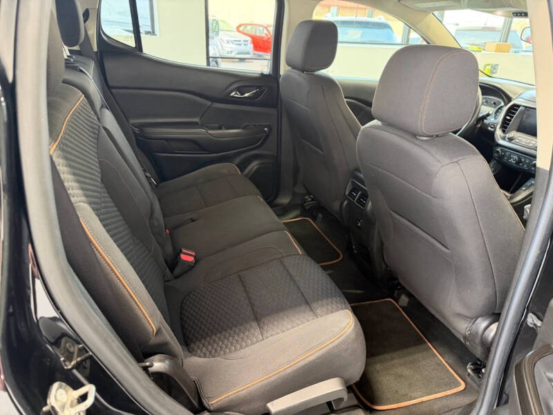 2017 GMC Acadia SLE-2
