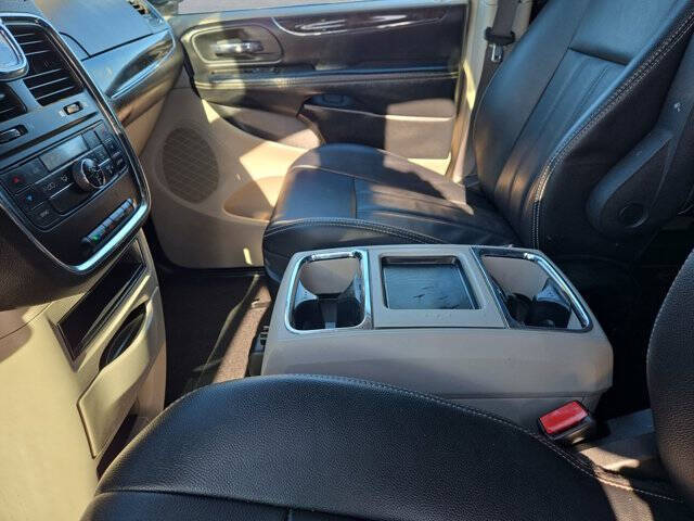 2015 Chrysler Town and Country Touring