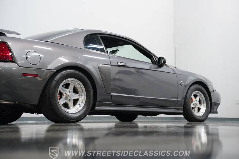 2004 Ford Mustang GT Deluxe