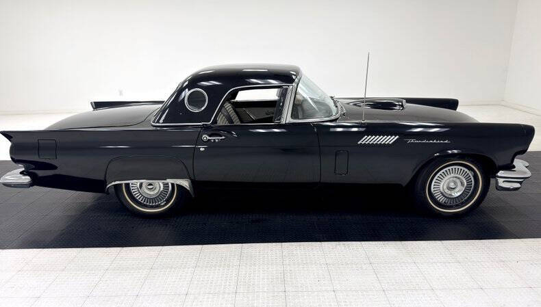 1957 Ford Thunderbird