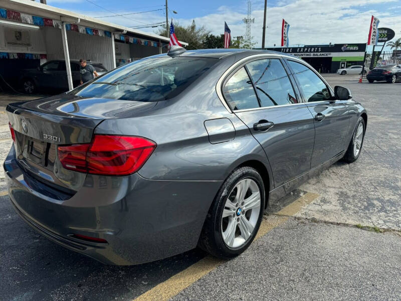 2017 BMW 3 Series 330i photo 2