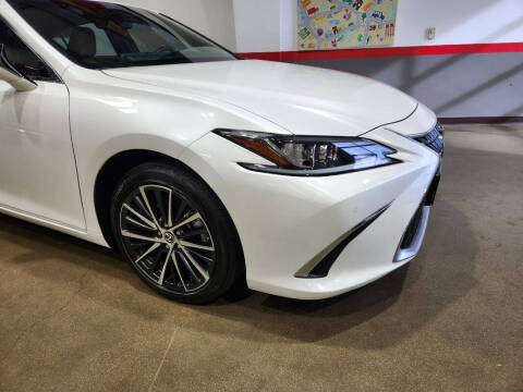 2023 Lexus ES 300h