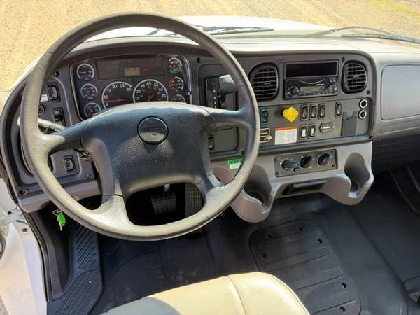 2014 Freightliner M2 106