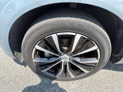 2023 Volvo XC60 B5 Plus Dark Theme