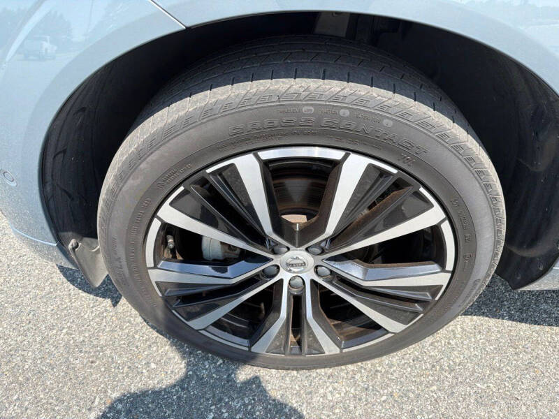 2023 Volvo XC60 B5 Plus Dark Theme