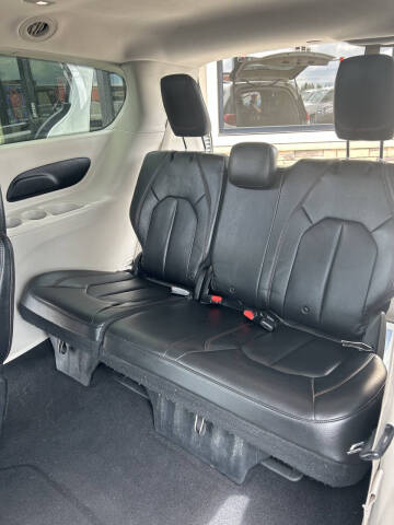 2017 Chrysler Pacifica Touring-L