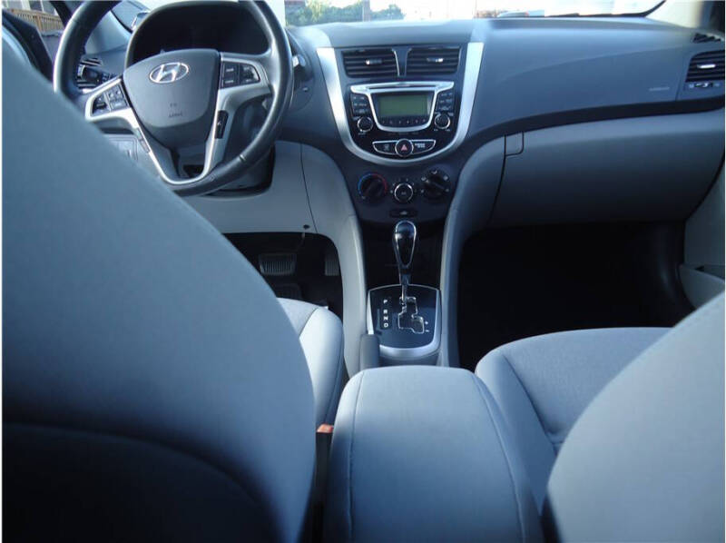 2013 Hyundai Accent SE