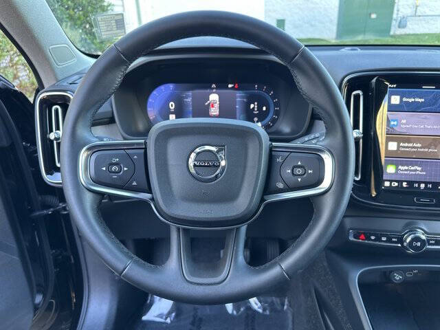 2025 Volvo XC40 B5 Core Bright Theme