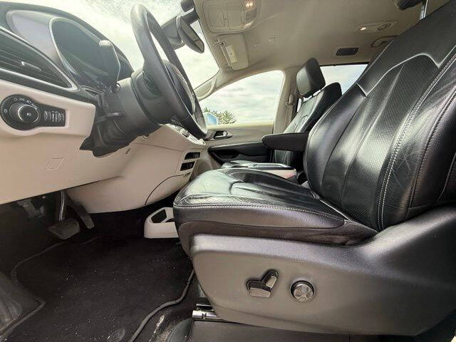 2022 Chrysler Pacifica Touring L