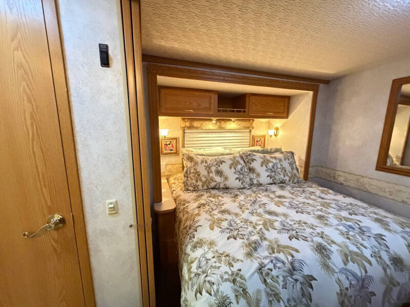2004 Winnebago Brave