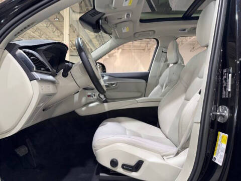 2022 Volvo XC90 T5 Momentum