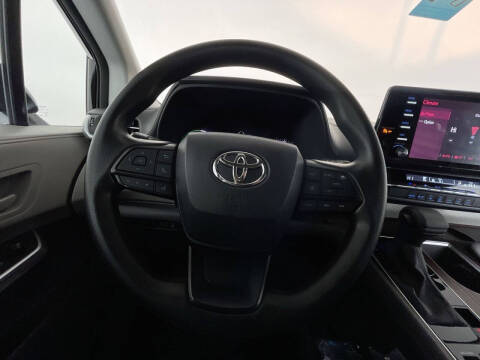 2023 Toyota Sienna LE 8-Passenger