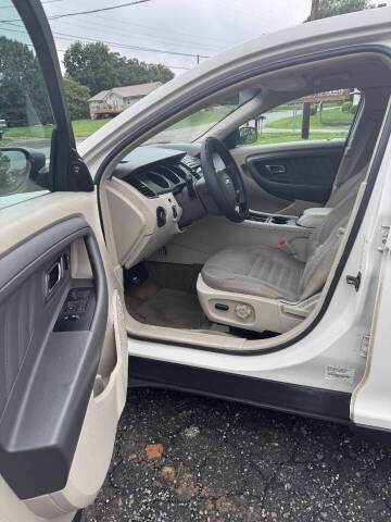 2012 Ford Taurus SE