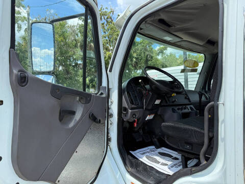 2017 Freightliner M2 106