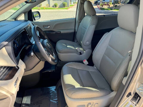 2017 Toyota Sienna XLE Premium 8-Passenger