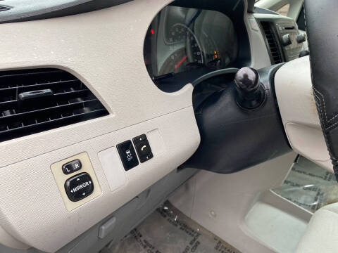 2012 Toyota Sienna Base 7-Passenger