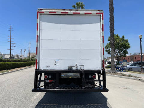 2015 Freightliner M2 106