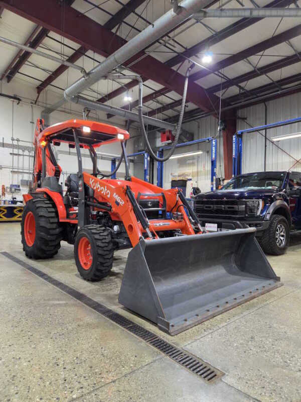 2021 Kubota M62  Tractor  Loader  Backhoe