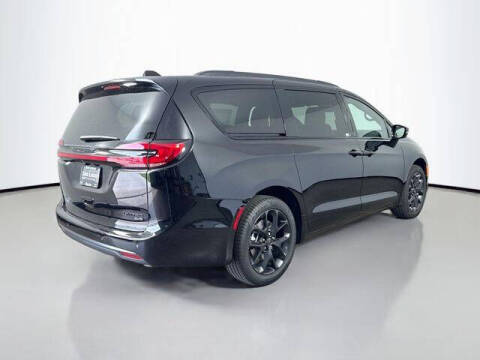 2027 Chrysler Pacifica Limited