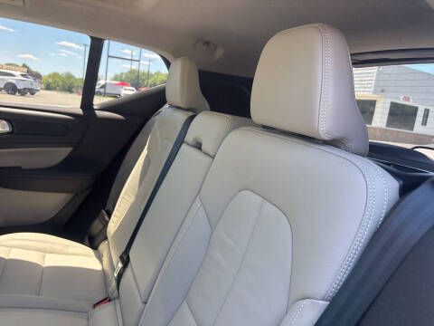 2023 Volvo XC40 B5 Plus Bright Theme