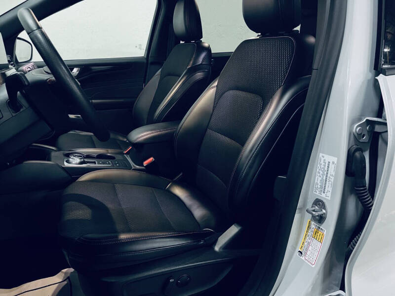 2025 Ford Escape ST-Line Select