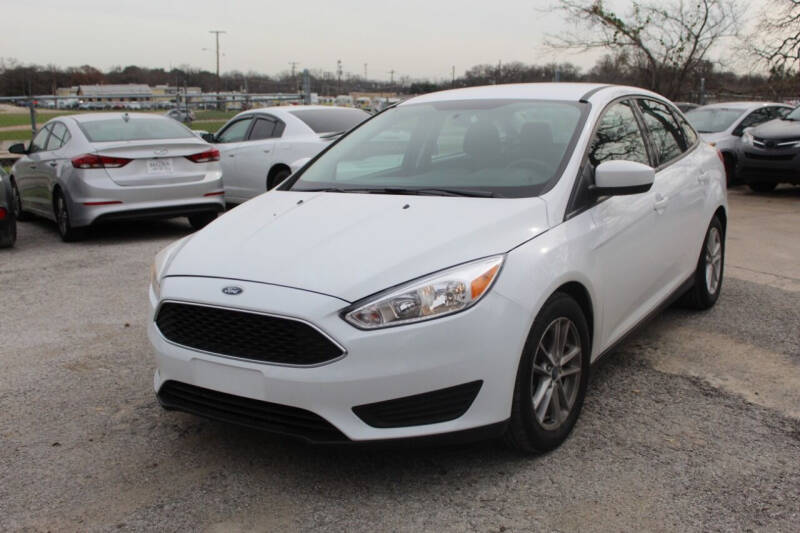 2018 Ford Focus SE photo 2