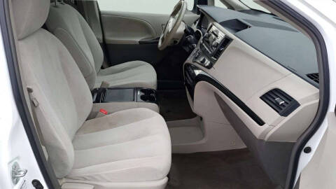 2012 Toyota Sienna LE 7-Passenger