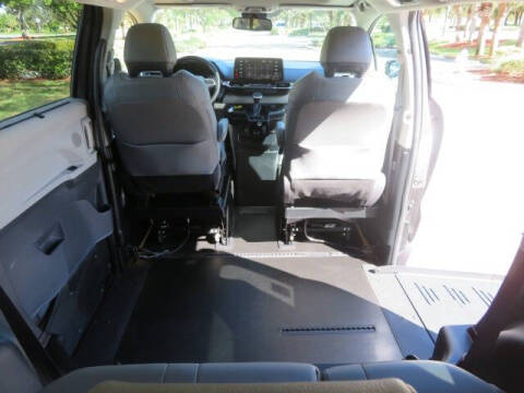 2021 Toyota Sienna XLE 8-Passenger