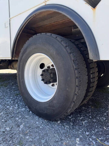 2003 Freightliner FL70