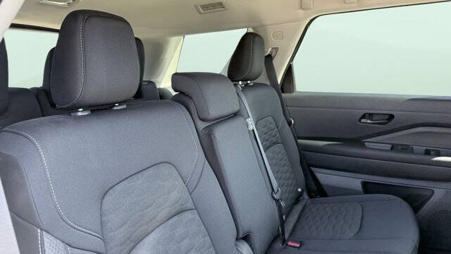 2025 Nissan Pathfinder S