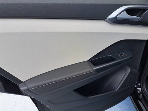 2025 Volkswagen Taos SEL 4Motion