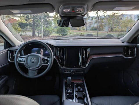 2025 Volvo V60 Cross Country B5 Plus