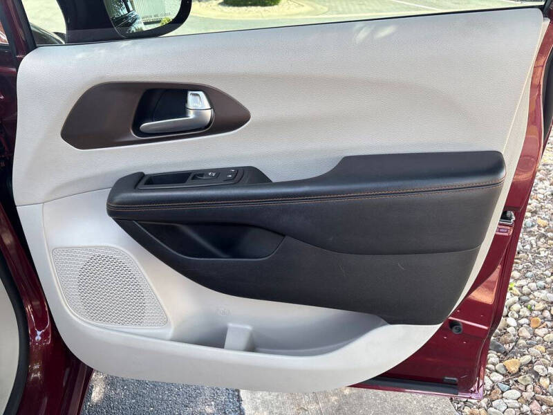2017 Chrysler Pacifica Touring-L