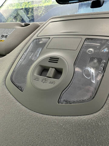 2014 Toyota Prius v Five