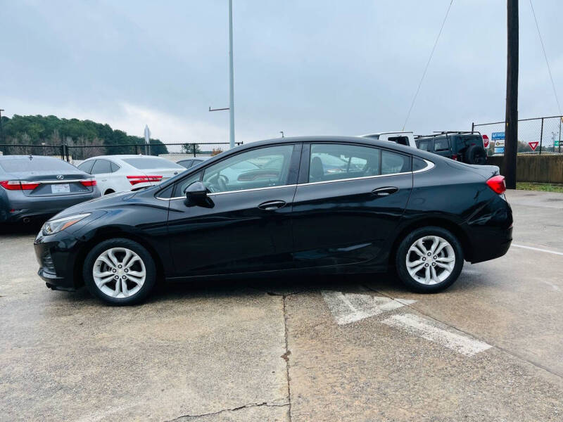 2019 Chevrolet Cruze LT photo 9