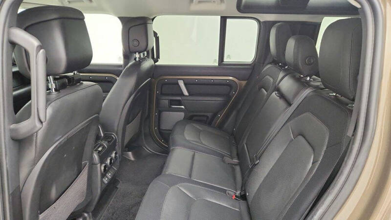 2024 Land Rover Defender 110 P400 X-Dynamic SE