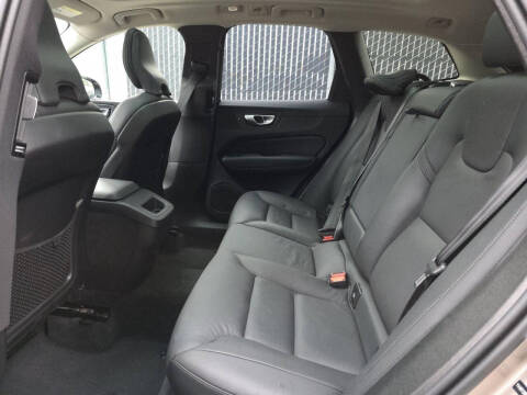 2025 Volvo XC60 B5 Plus Dark Theme