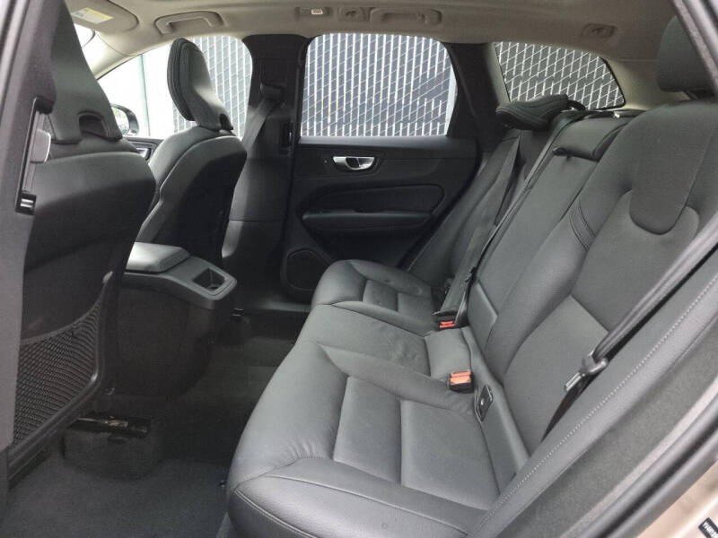 2025 Volvo XC60 B5 Plus Dark Theme