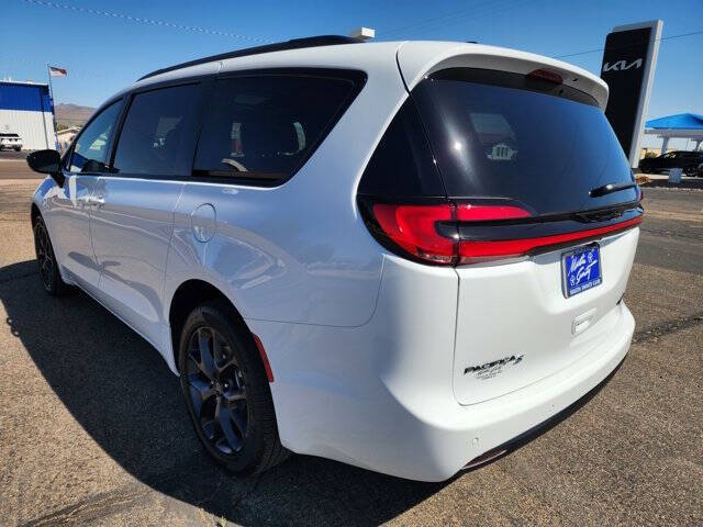 2027 Chrysler Pacifica Limited