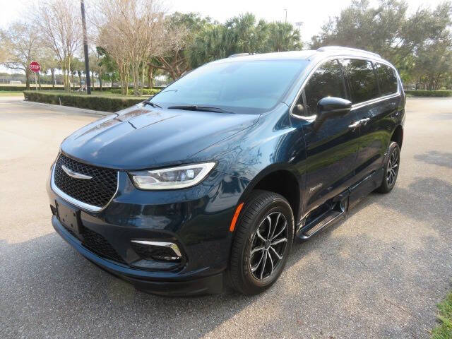 2023 Chrysler Pacifica Touring L