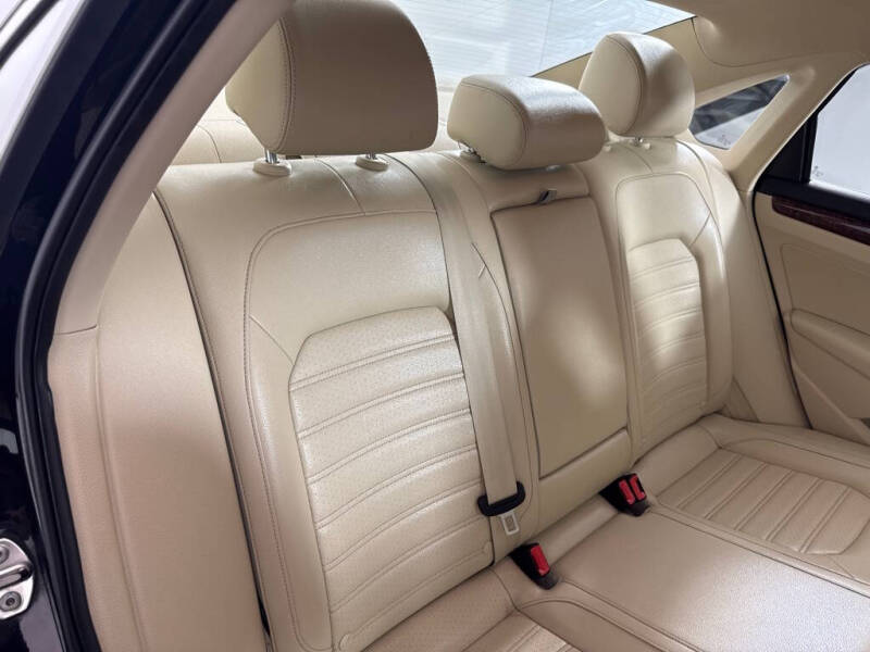 2013 Volkswagen Passat SEL