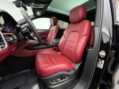 2023 Porsche Cayenne Coupe Platinum Edition