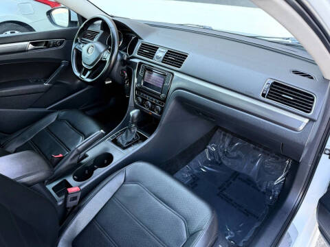 2017 Volkswagen Passat 1.8T R-Line