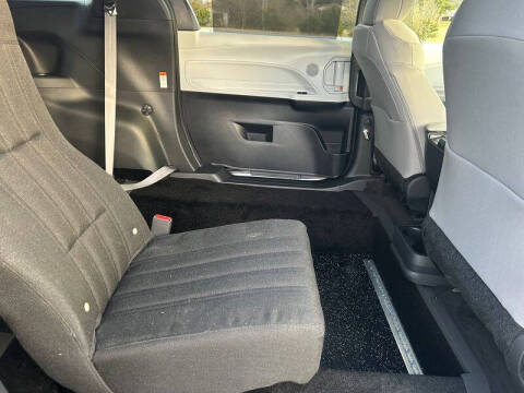 2025 Toyota Sienna LE 8-Passenger