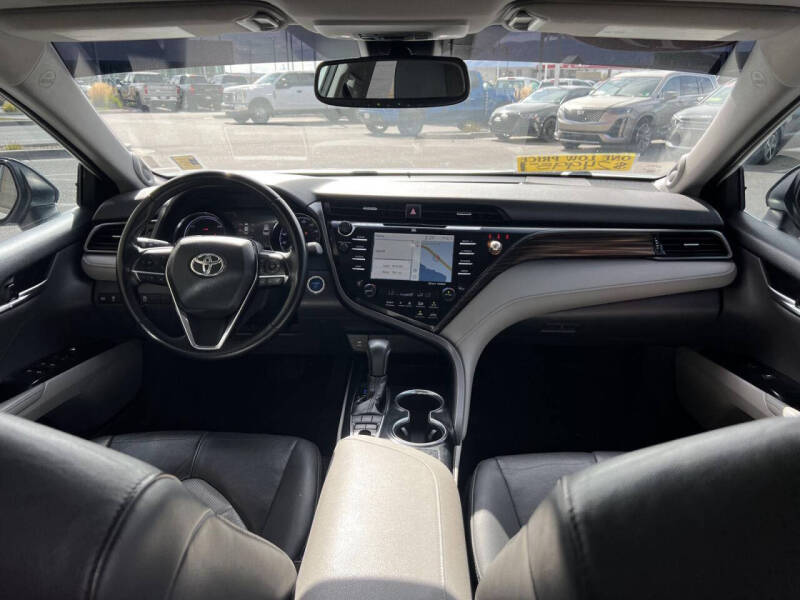 2019 Toyota Camry Hybrid XLE